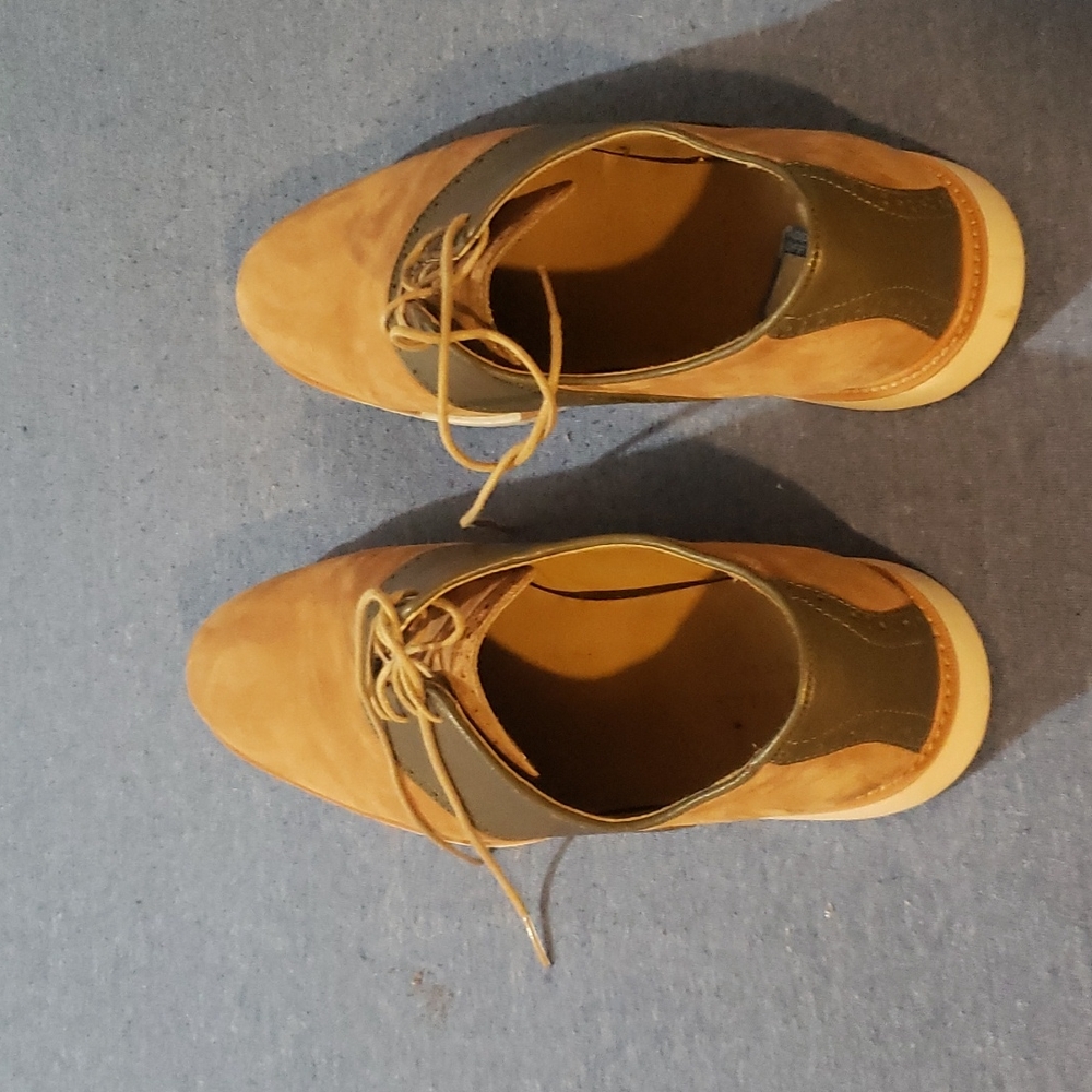 Two tone causal shoes